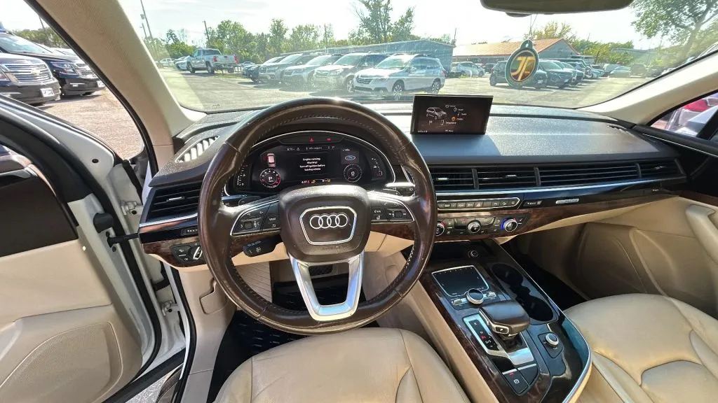 Audi Q7 photo 11