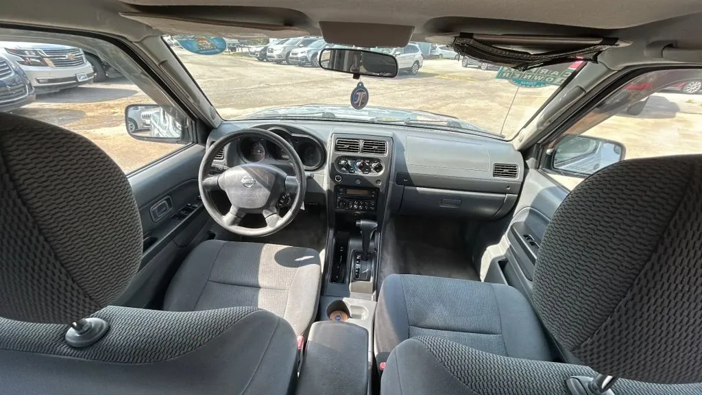 Nissan Frontier photo 3