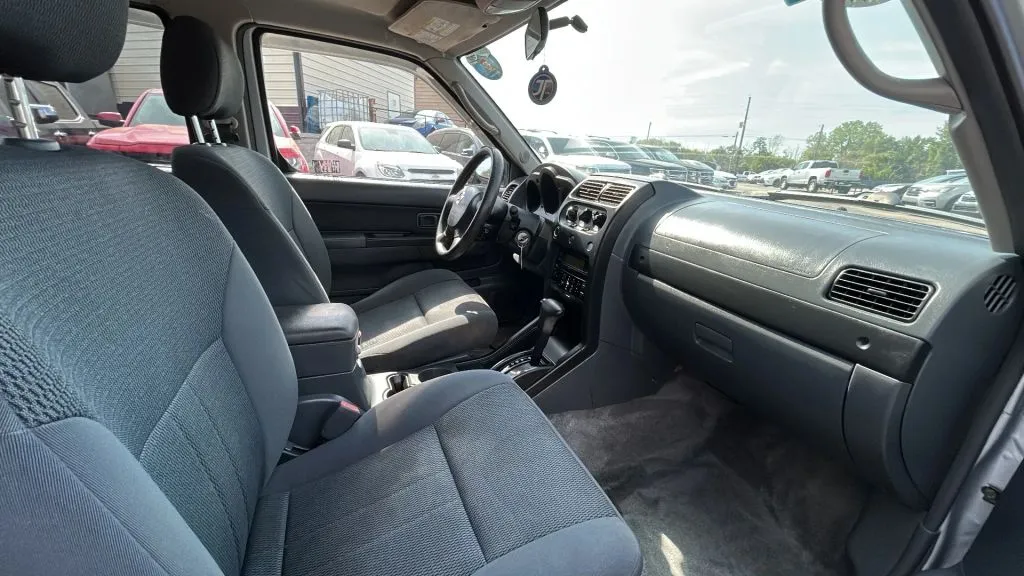 Nissan Frontier photo 2