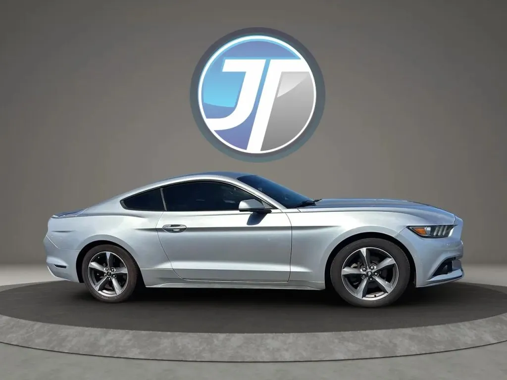 Ford Mustang photo 7