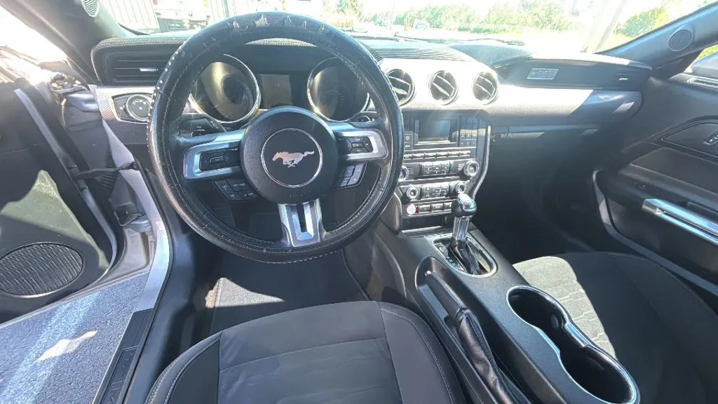 Ford Mustang photo 16