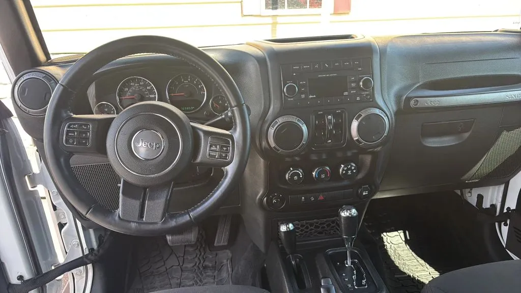 Jeep Wrangler photo 14