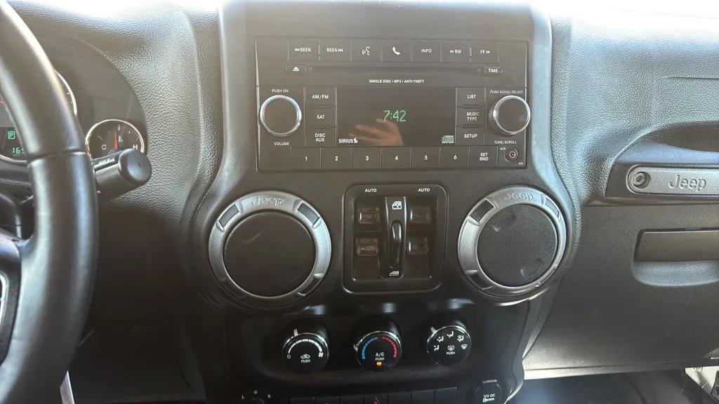 Jeep Wrangler photo 22