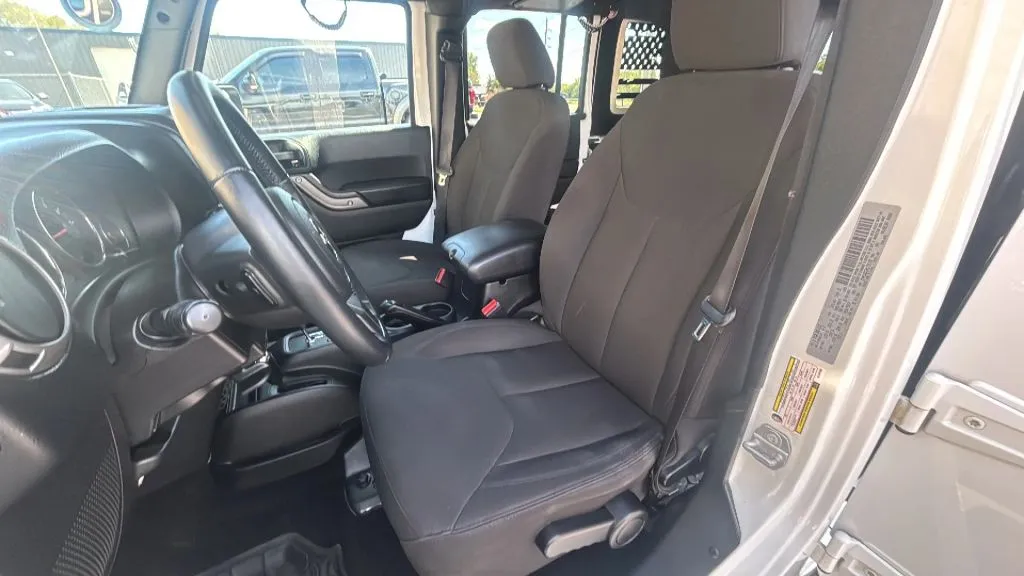 Jeep Wrangler photo 10