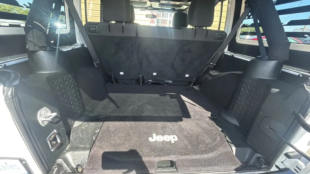 Jeep Wrangler photo 6