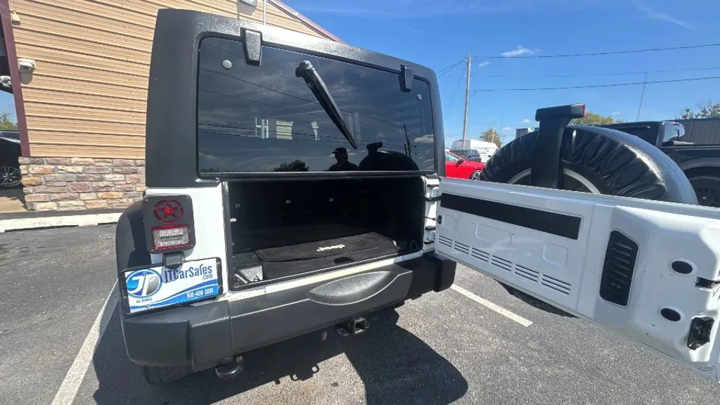 Jeep Wrangler photo 9
