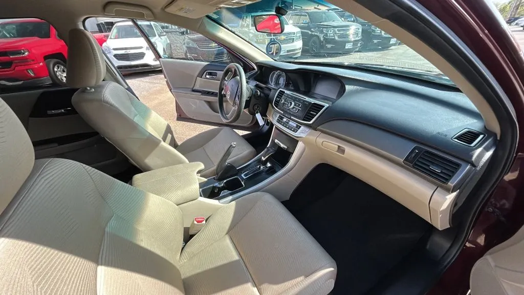 Honda Accord photo 16