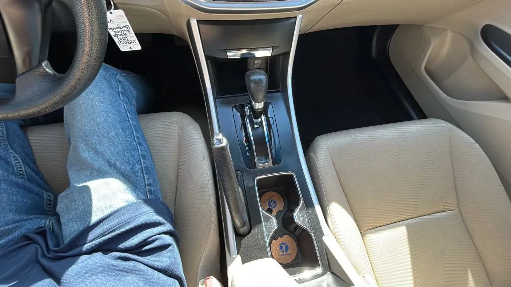 Honda Accord photo 21