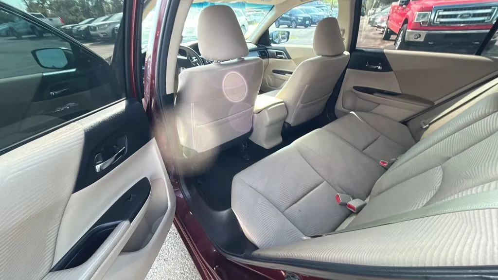 Honda Accord photo 10