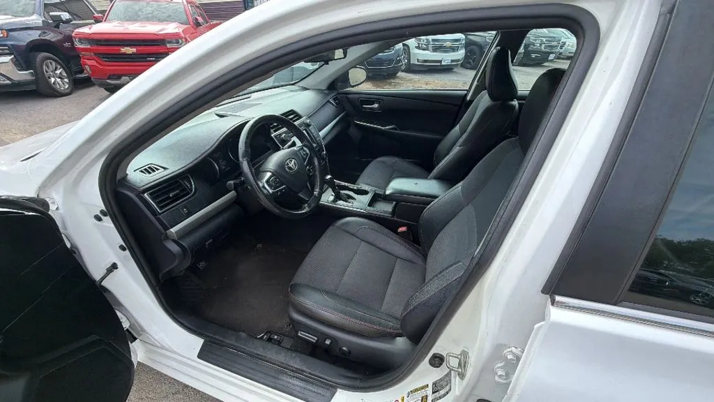 Toyota Camry photo 15