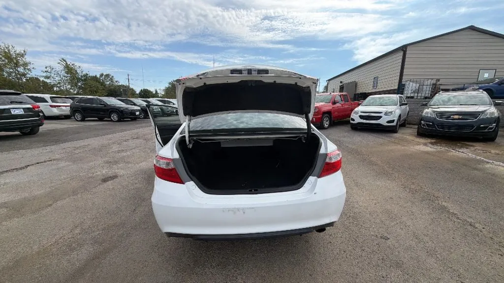 Toyota Camry photo 19