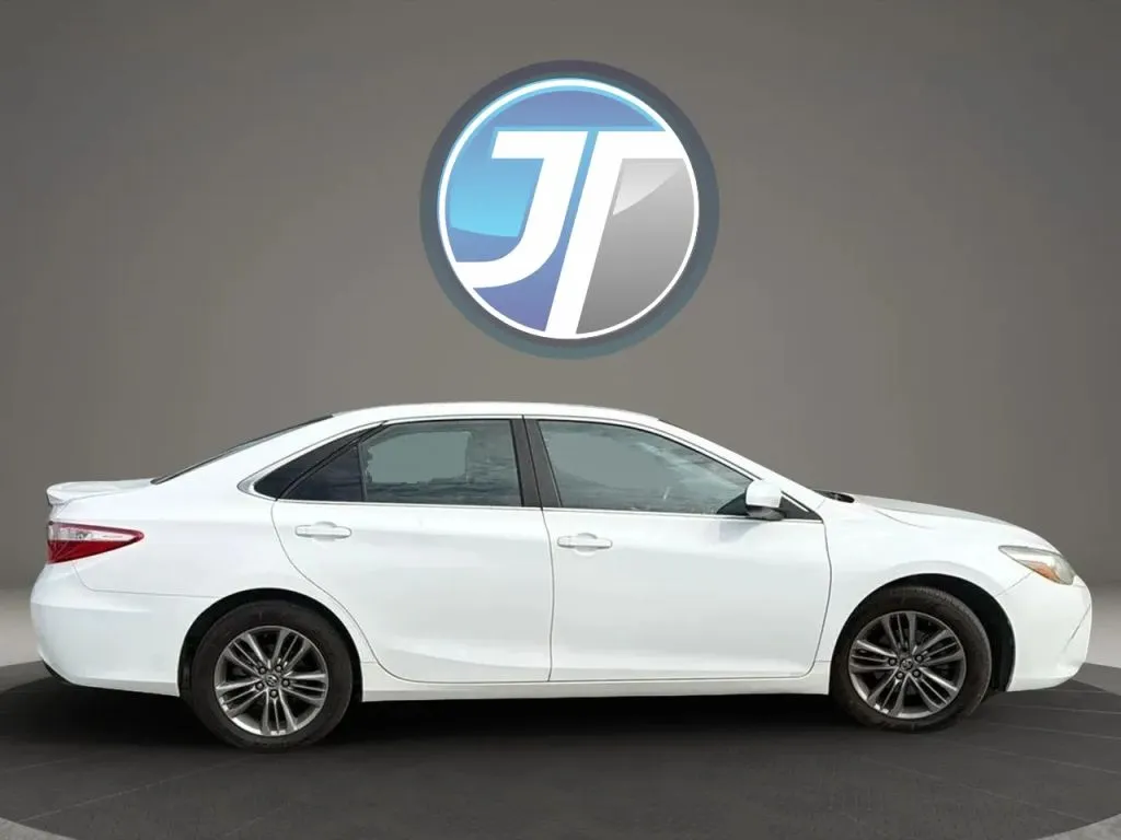 Toyota Camry photo 12