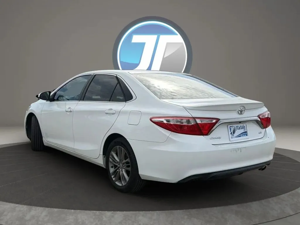 Toyota Camry photo 14