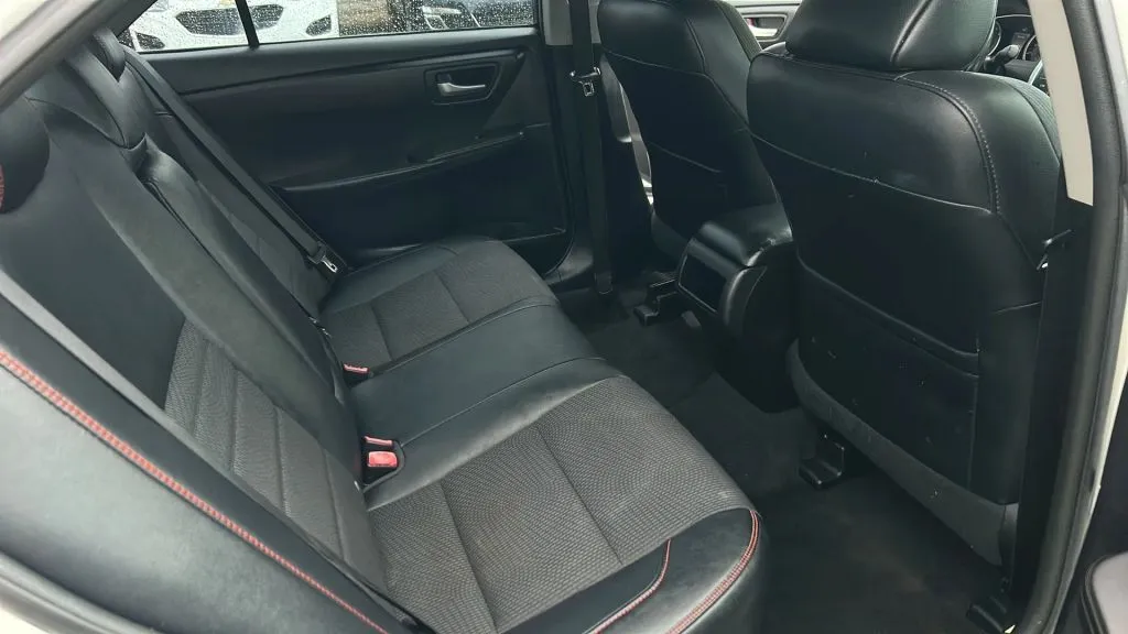Toyota Camry photo 11