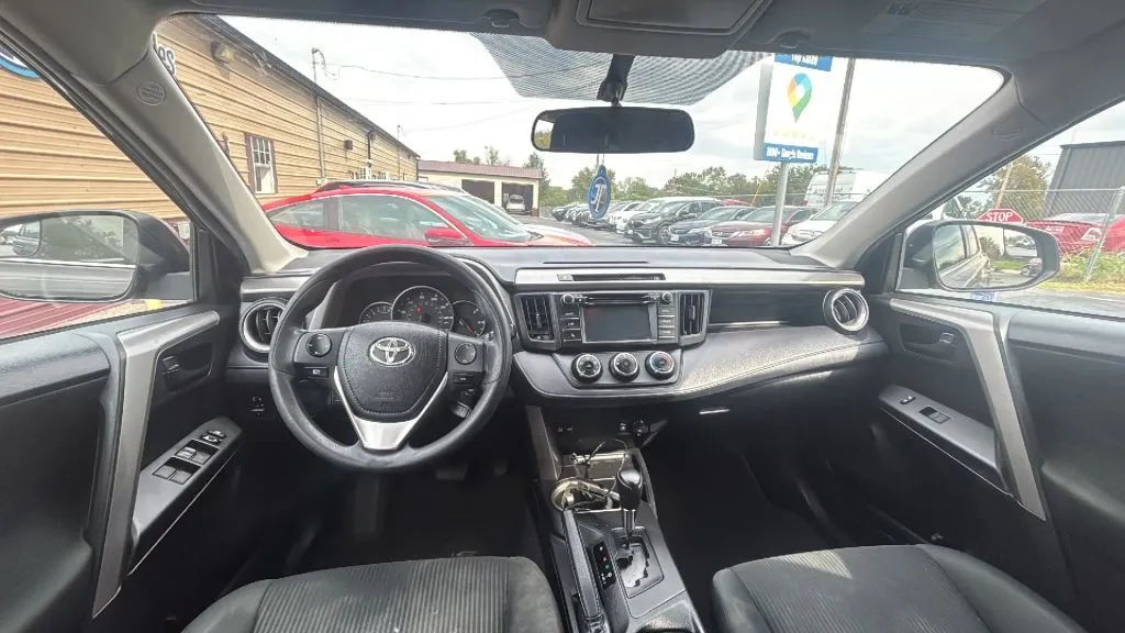 Toyota RAV4 photo 8