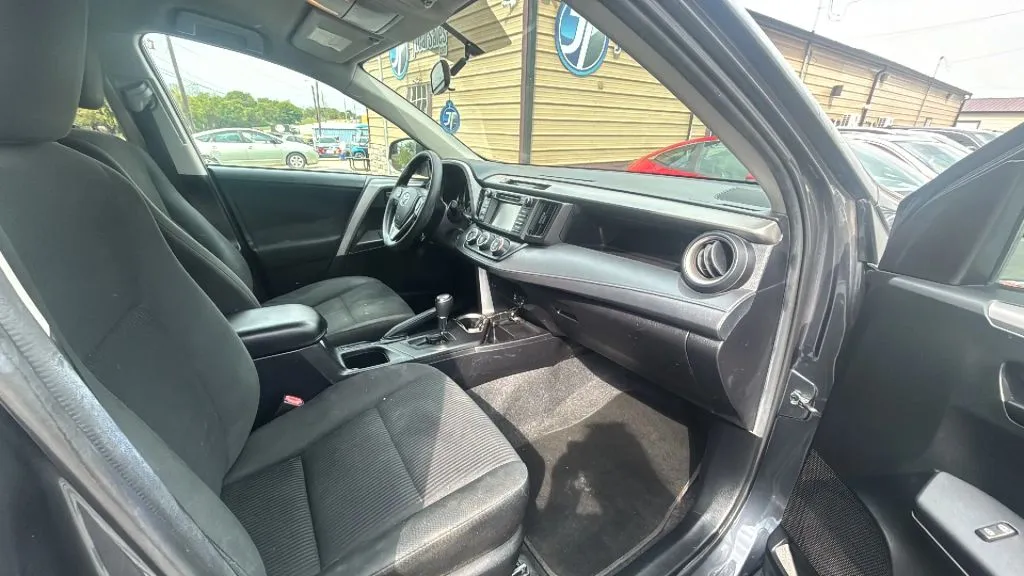 Toyota RAV4 photo 17