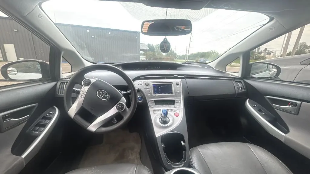 Toyota Prius photo 14