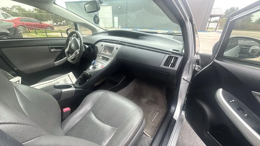 Toyota Prius photo 19