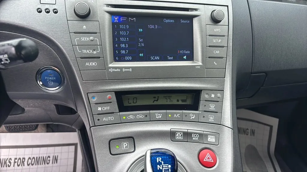 Toyota Prius photo 25