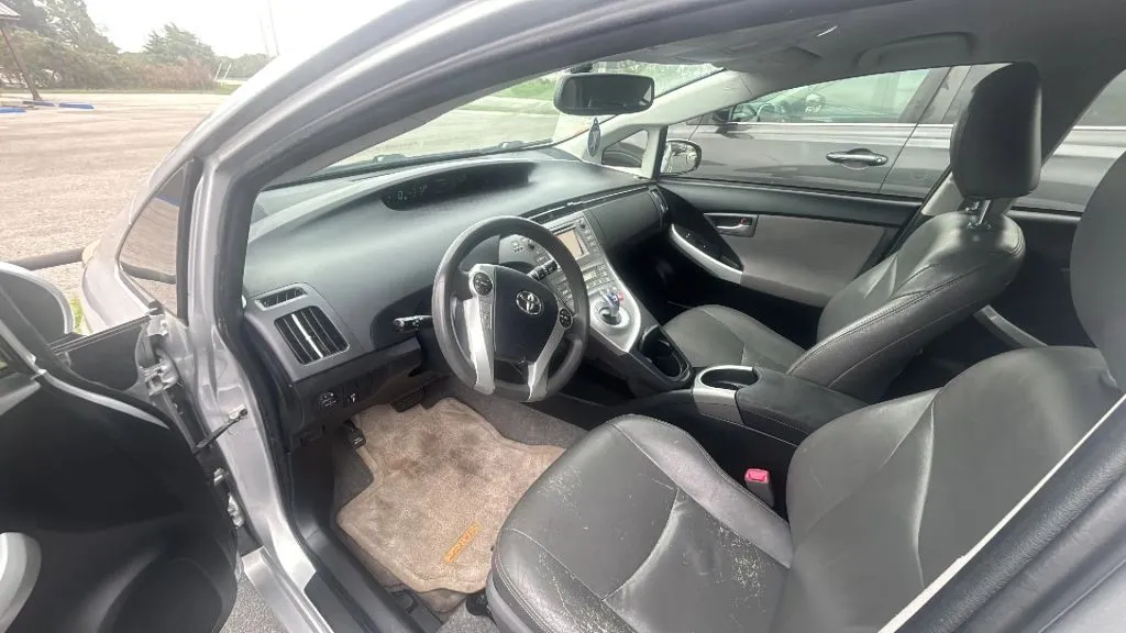 Toyota Prius photo 8