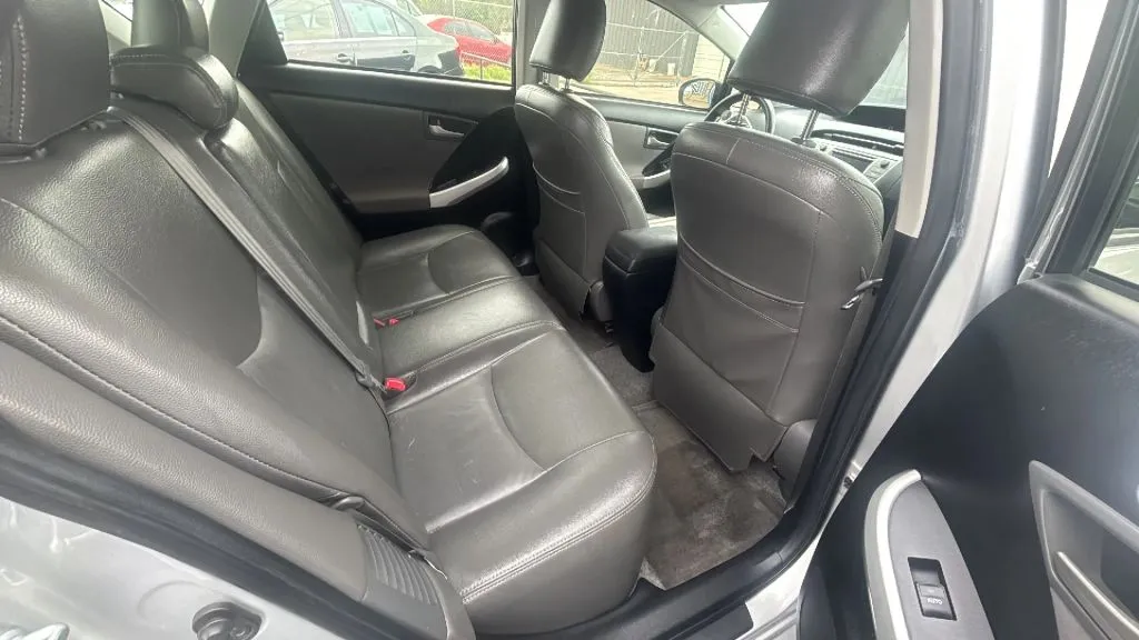 Toyota Prius photo 16