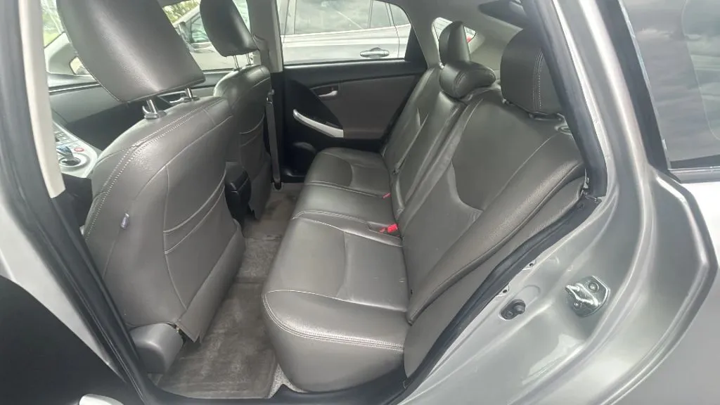 Toyota Prius photo 11