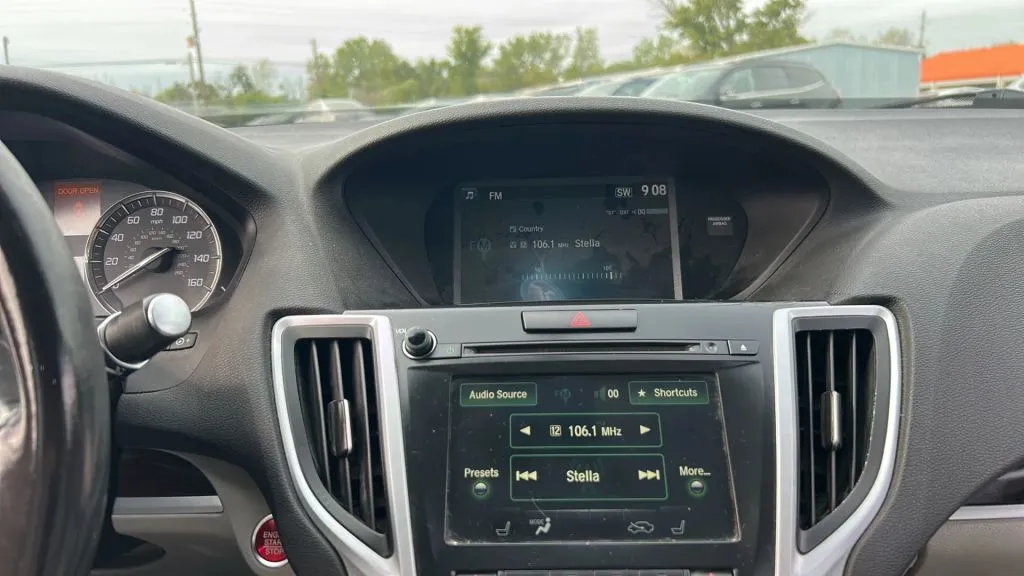 Acura TLX photo 26