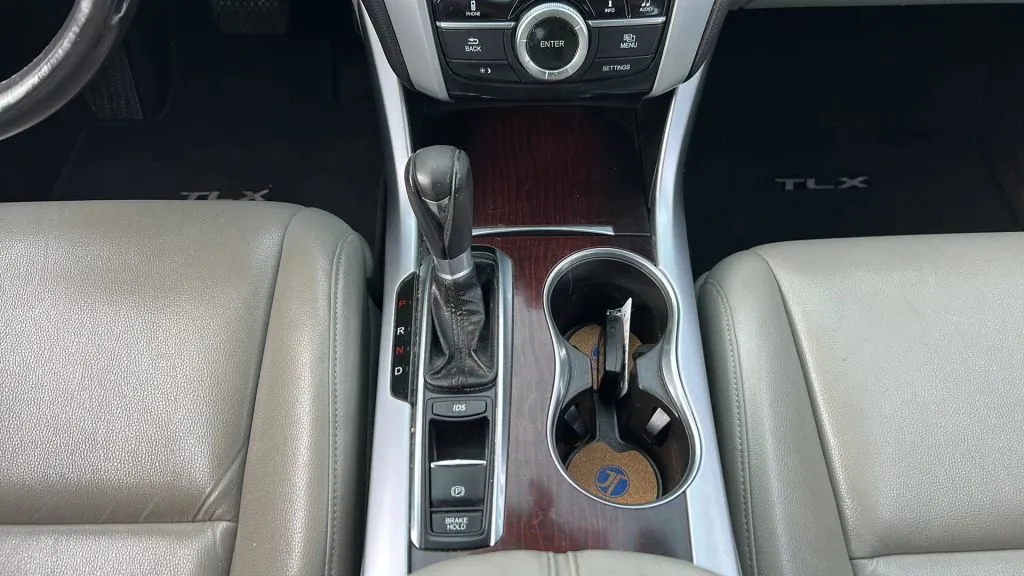 Acura TLX photo 12
