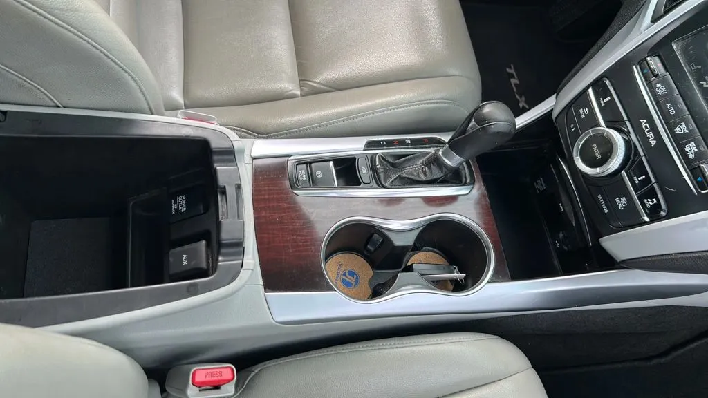 Acura TLX photo 13