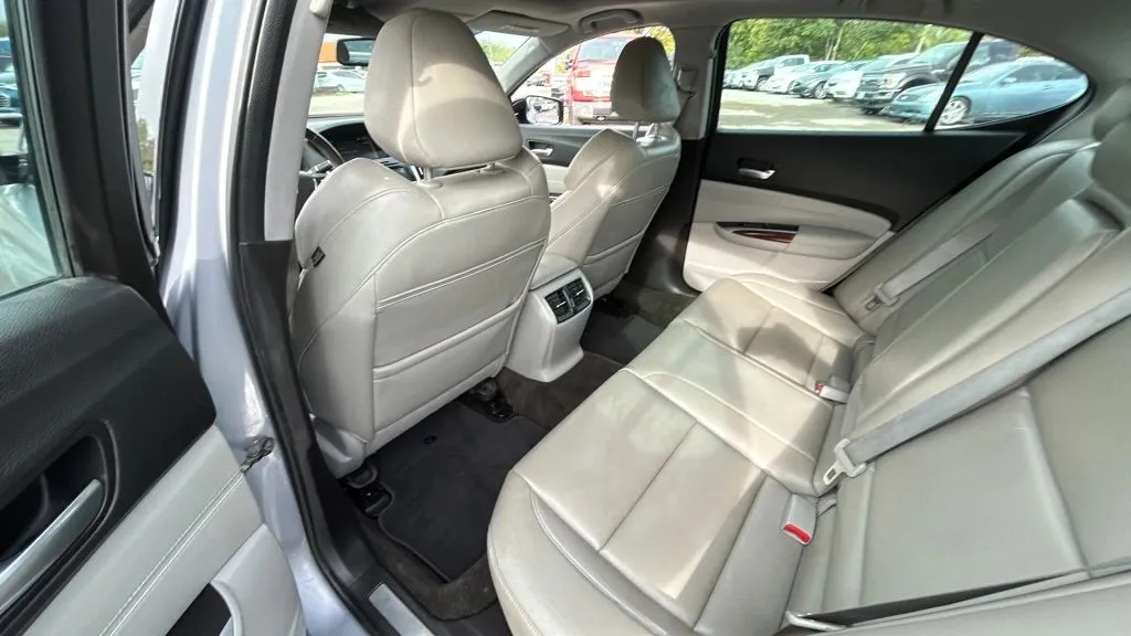 Acura TLX photo 10