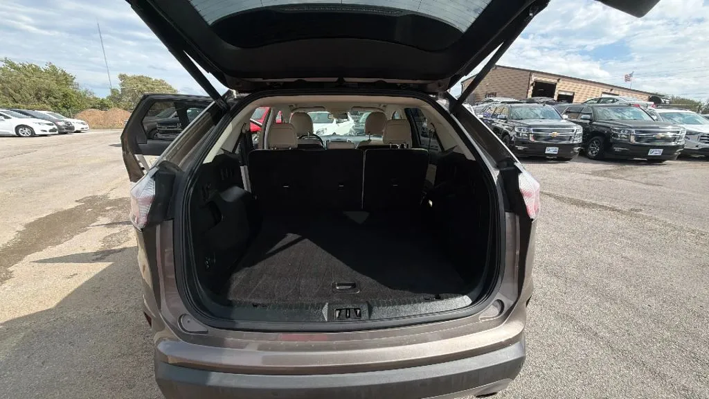 Ford Edge photo 11