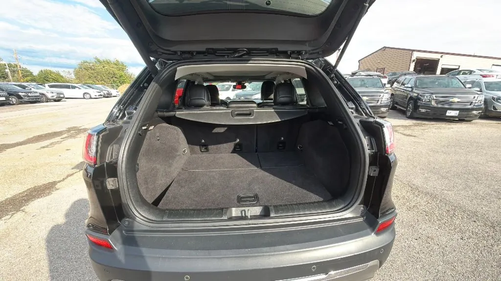 Jeep Cherokee photo 4