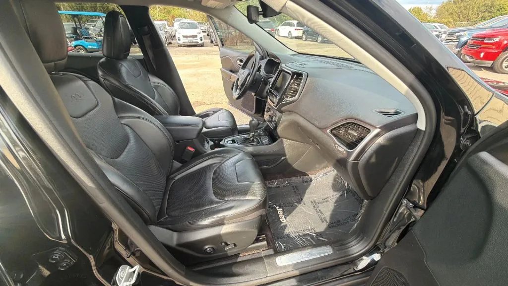Jeep Cherokee photo 5