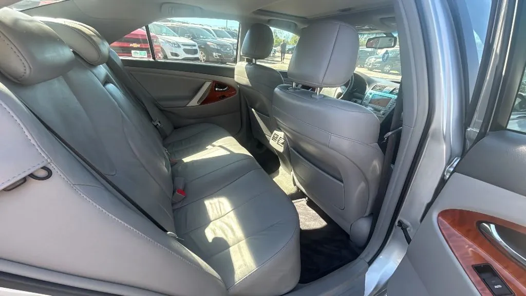 Toyota Camry photo 12