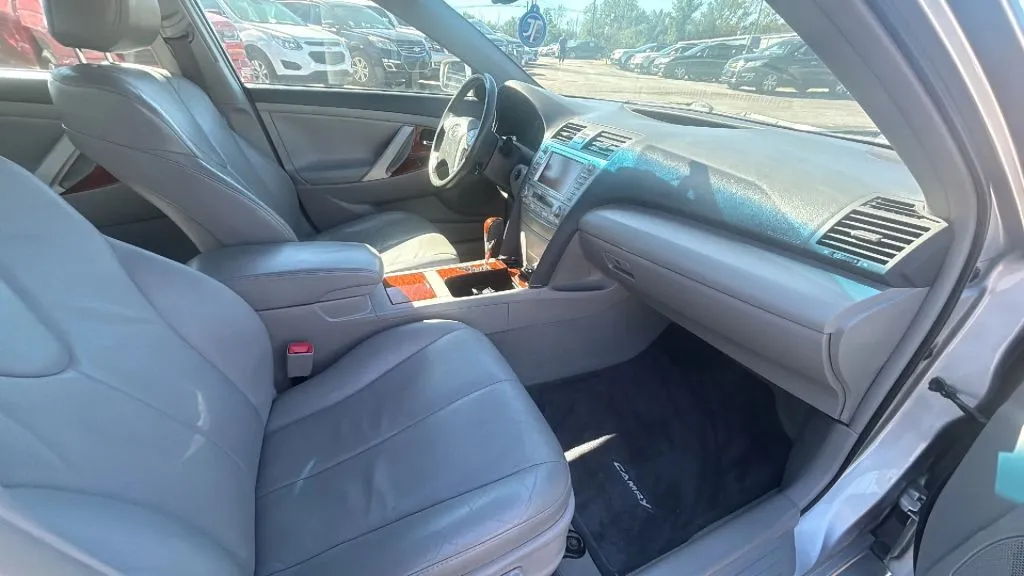 Toyota Camry photo 10