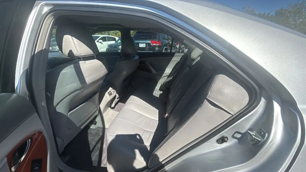 Toyota Camry photo 6