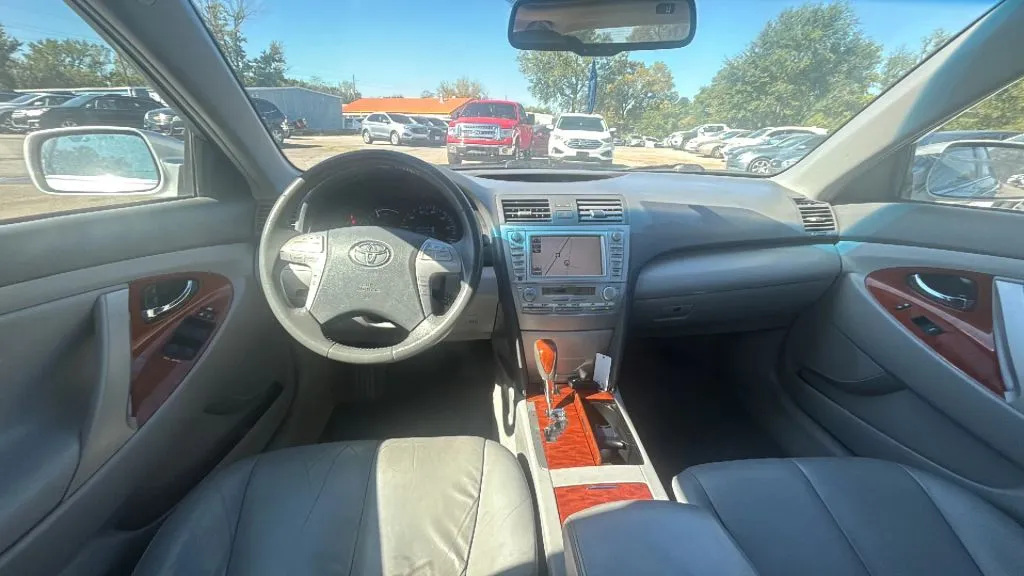 Toyota Camry photo 3