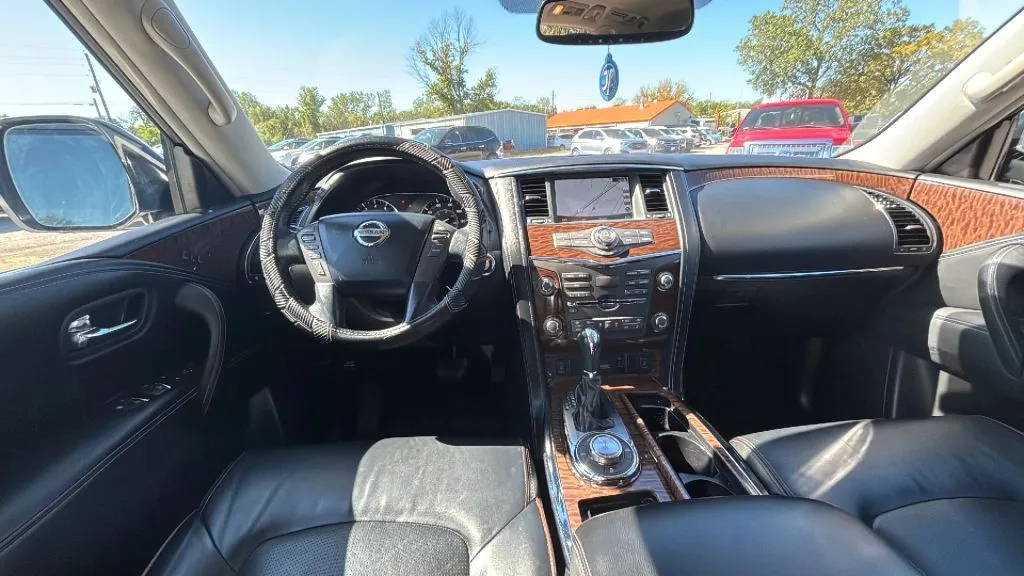 Nissan Armada photo 2