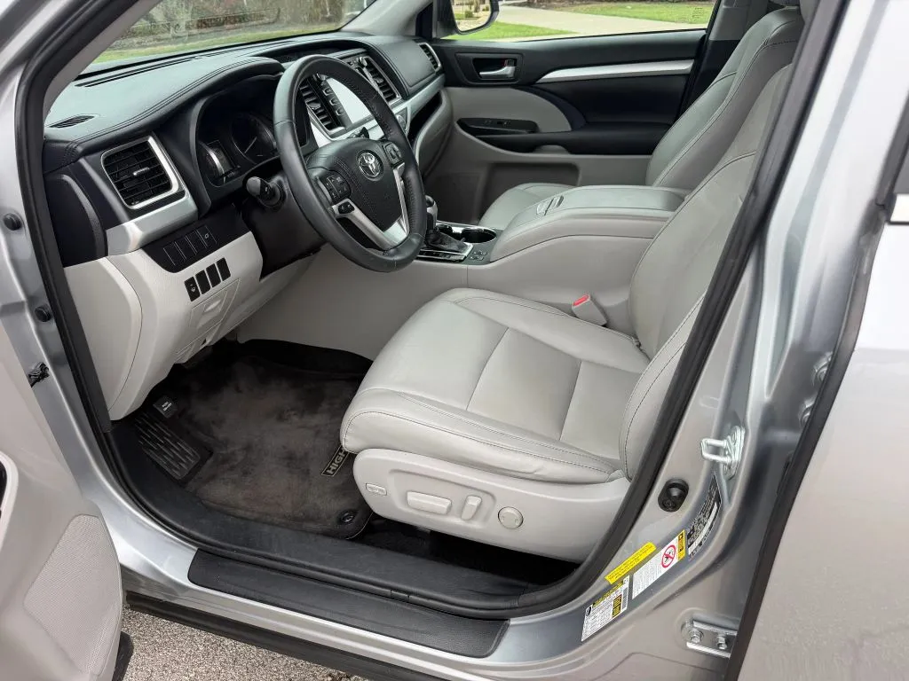 Toyota Highlander photo 5