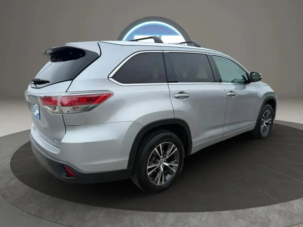 Toyota Highlander photo 15