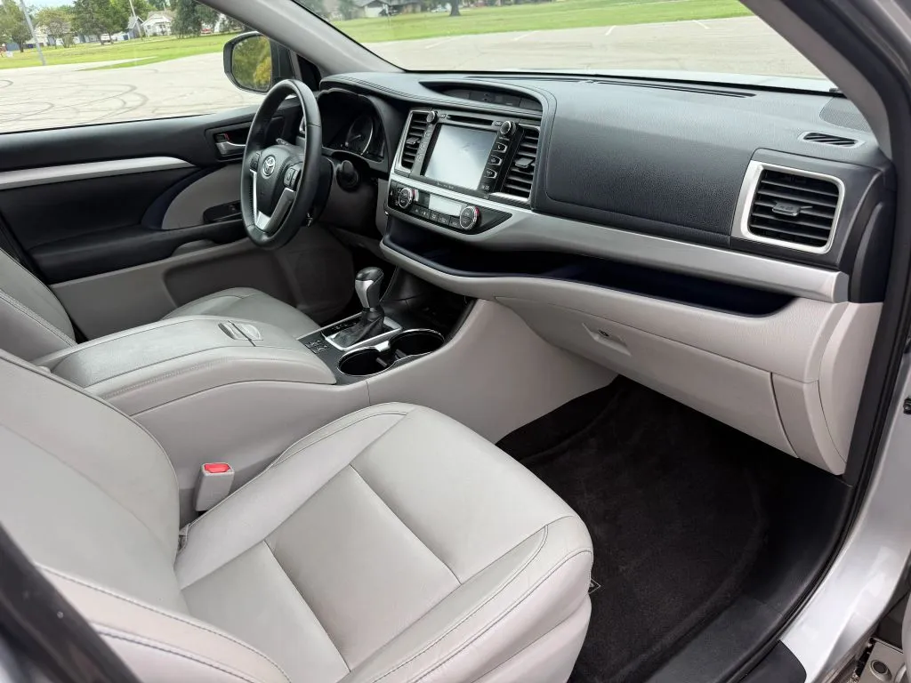 Toyota Highlander photo 14