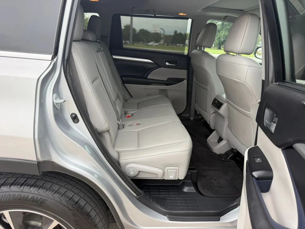 Toyota Highlander photo 11