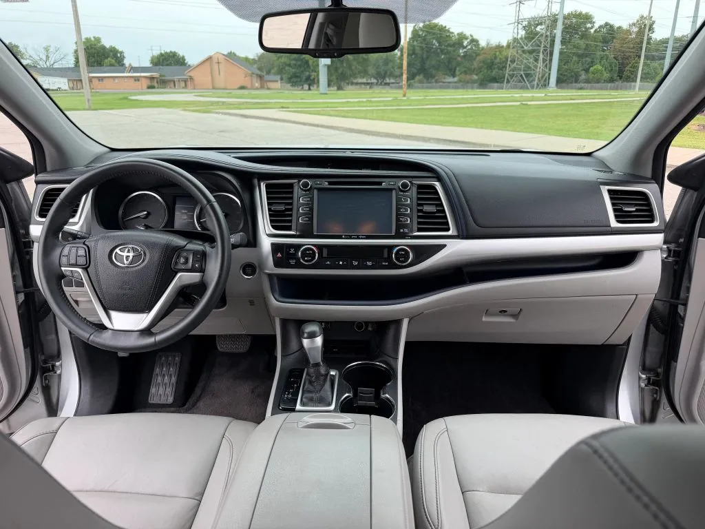 Toyota Highlander photo 16