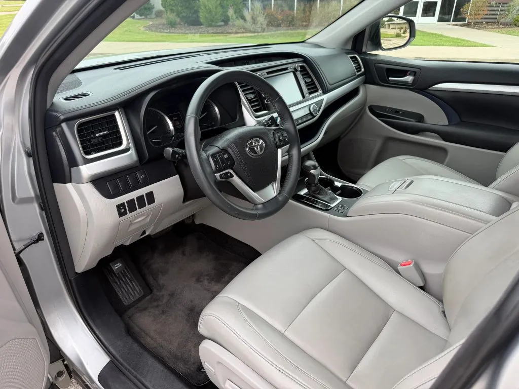 Toyota Highlander photo 8