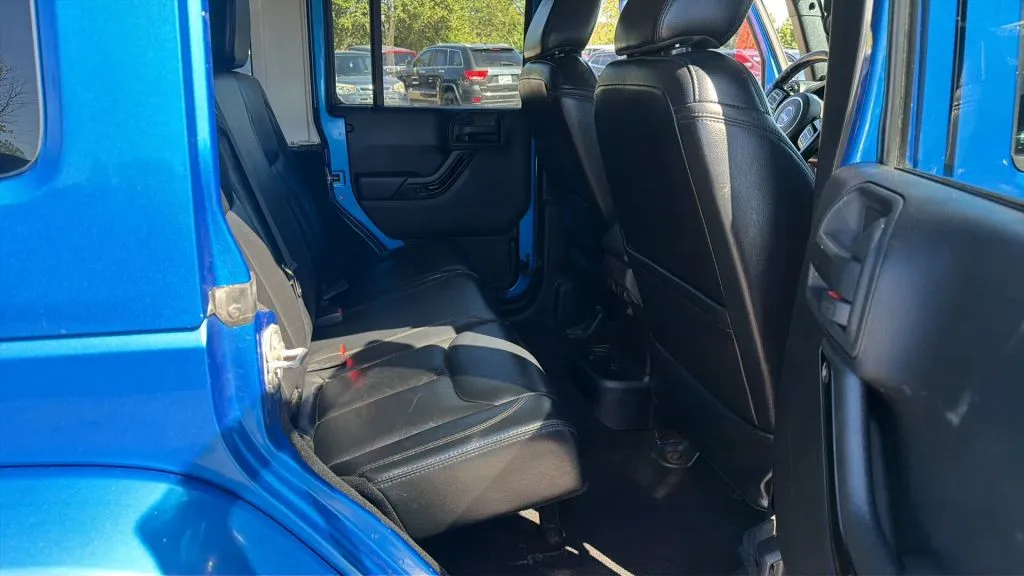 Jeep Wrangler photo 36