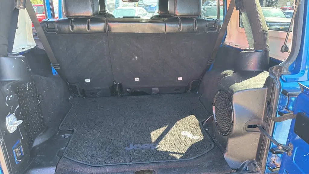 Jeep Wrangler photo 14