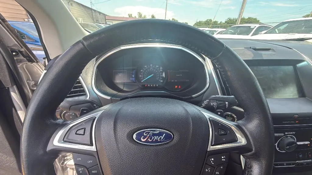 Ford Edge photo 9