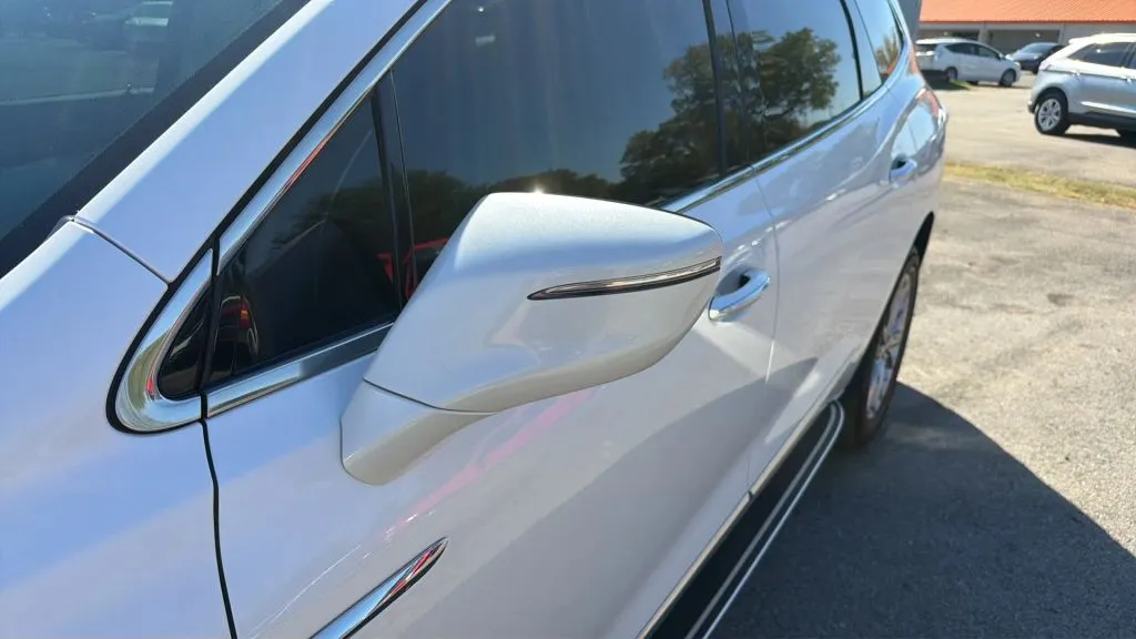 Buick Enclave photo 29