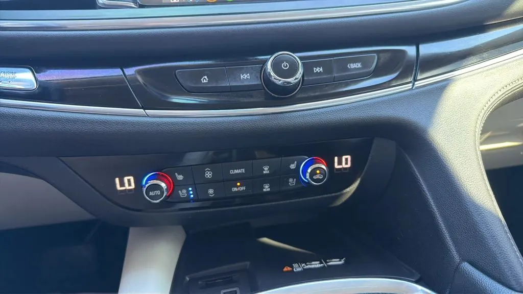 Buick Enclave photo 22