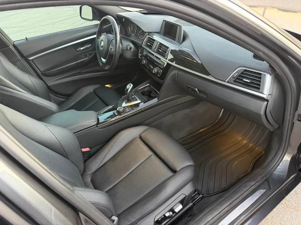 BMW 3 Series photo 19
